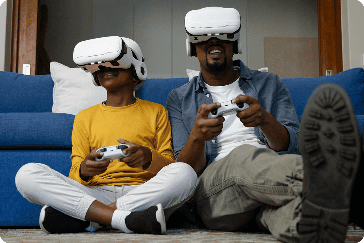 2 people playing a Virtual Reality game
