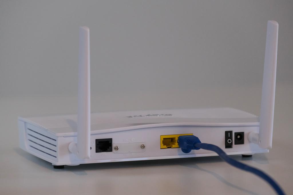 wifi-extender-mesh-system-internet-boost-1